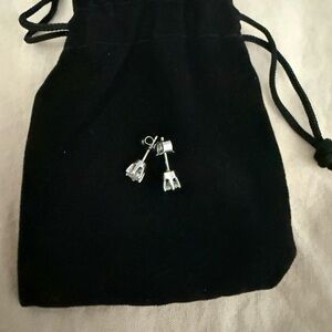 White gold stud earrings